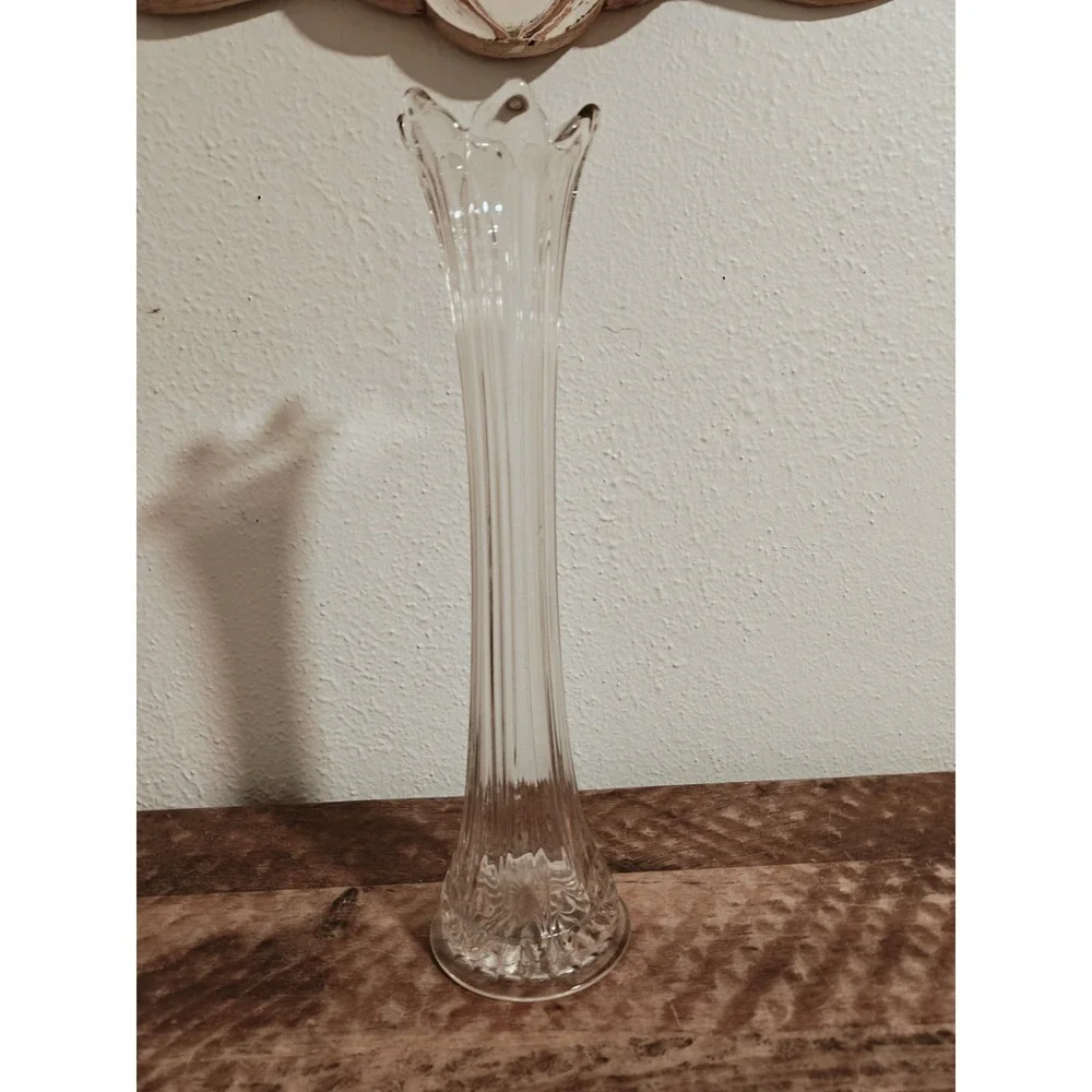 Vintage Clear Swung Glass Vase With Side Ribs Swing Style Petals
